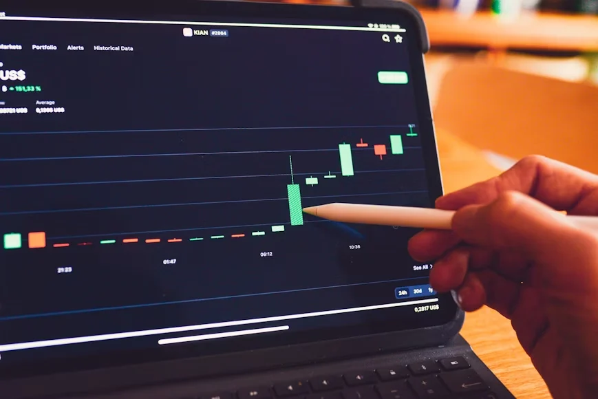 BlockDAG’s $387M Presale Overshadows Solana (SOL) Price Action & Aave (AAVE) Price Rally in 2025 2 image 4 10